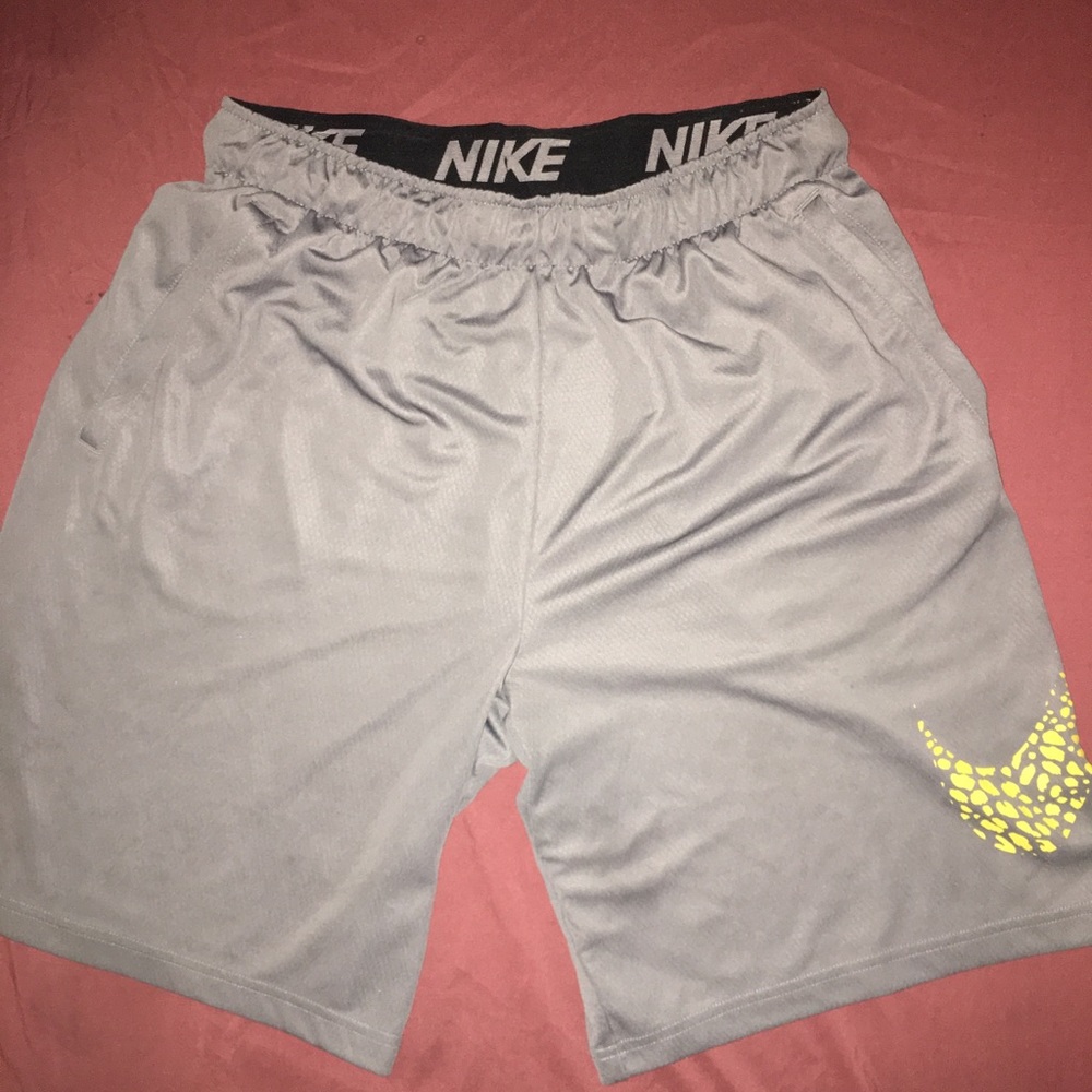 Men’s Nike Dri-fit Shorts Size L